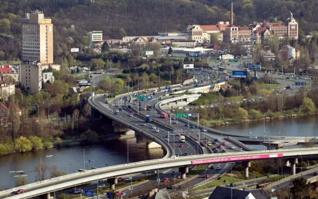 Bude stavba roku z Prahy? Soutěží Máj, Barrandovský most, vozovna i oprava jezu