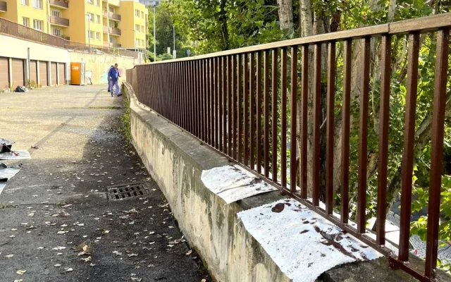 V Praze 4 pomáhají zdarma vězni z Pankráce. S opravami i při povodních