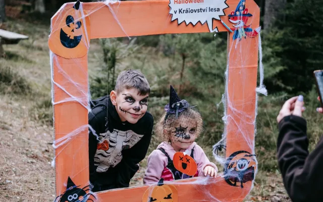 Zažijte kouzelný Halloween a barevný podzim v Království lesa na Lipně