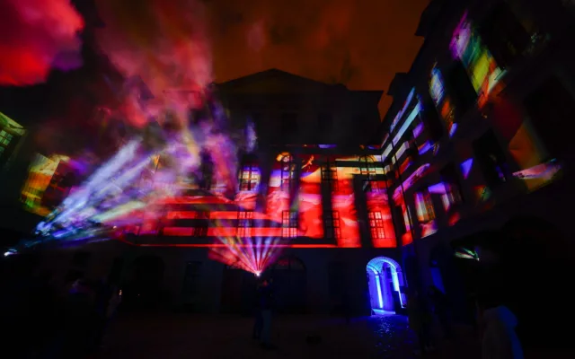 FOTO: Videomapping i projekce na vodní stěnu. Začal Signal Festival