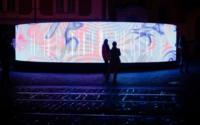FOTO: Videomapping i projekce na vodní stěnu. Začal Signal Festival