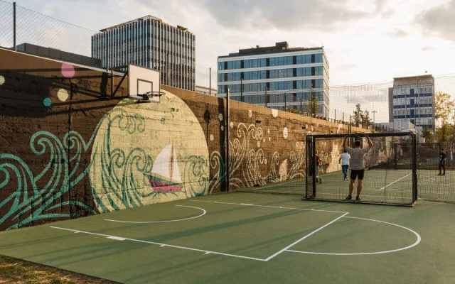 Holešovice mají náplavku, na levém břehu Vltavy vznikl prostor pro sport i relax