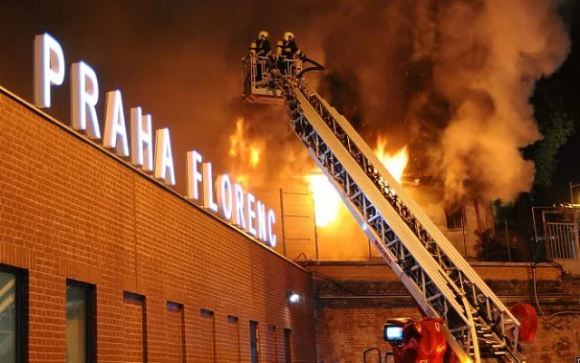 Devět mrtvých kvůli svíčce. Je to 15 let od tragického požáru na Florenci