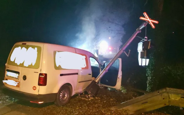 Nebezpečný přejezd v Praze 6 vyřešili jednosměrkou. Ta ale podle místních ucpe čtvrť