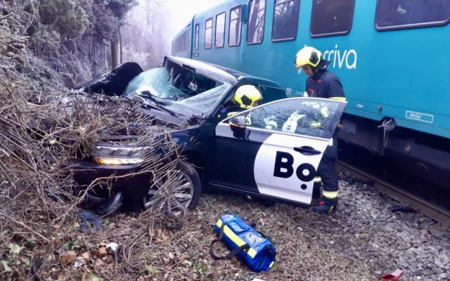 Nebezpečný přejezd v Praze 6 vyřešili jednosměrkou. Ta ale podle místních ucpe čtvrť