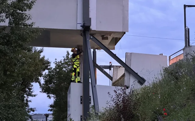 Štvanickou lávku po roce zkontrolují, cvičně ji i zvednou