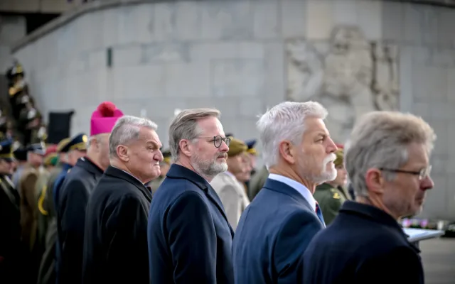 Na Vítkově si politici připomněli vznik státu, prolétly nad nimi armádní stroje