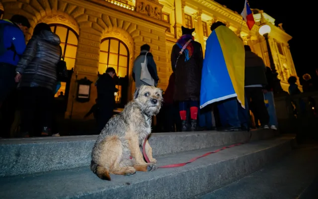 FOTO: Čeho se bojíte? Lidé vyzvali vedení Národního muzea k vrácení ukrajinské vlajky