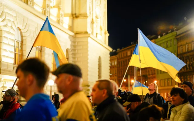 FOTO: Čeho se bojíte? Lidé vyzvali vedení Národního muzea k vrácení ukrajinské vlajky