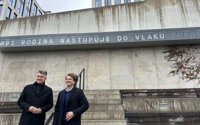 Šéf Správy Železnic Jiří Svoboda a autor díla Richard Loskot