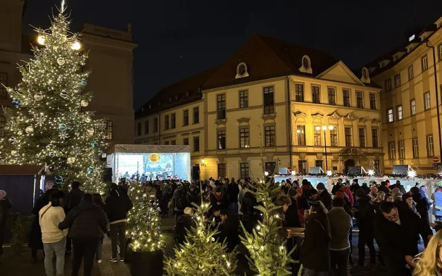 Kam v centru Prahy na svařák za 60? Na trhy, kde přispějete na dobrou věc