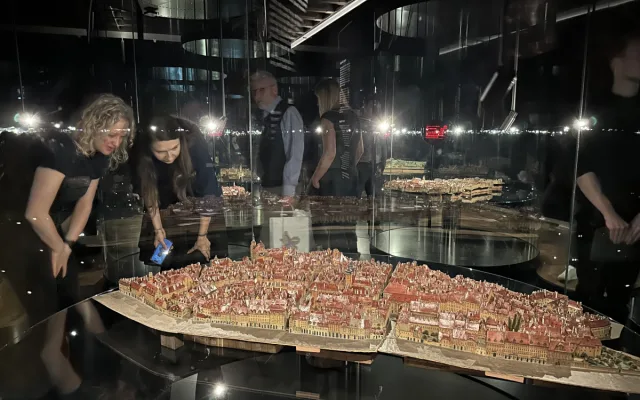 Živé obrazy a projížďka po Vltavě. Muzeum Prahy představí město digitální cestou