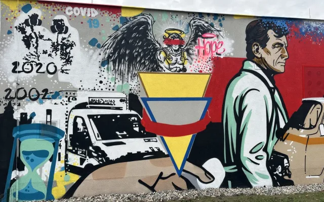 Stanici záchranářů ve Vršovicích zdobí nová malba. Víte, co obrázky symbolizují?