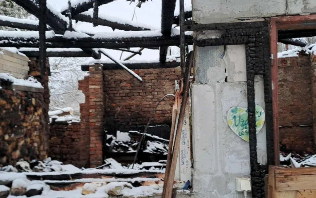 Požár zničil zázemí spolku, který se stará o děti v těžké situaci. Pomoct má sbírka