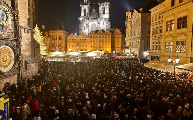 VIDEO: Silvestr v Praze začal klidně, zásahů bylo ale nakonec mnohem víc než loni