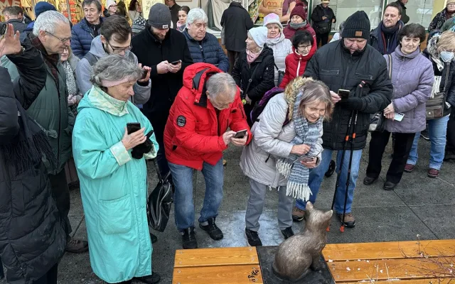 Legendární modřanský kocour Mikeš má svou sochu, složily se na ni stovky lidí