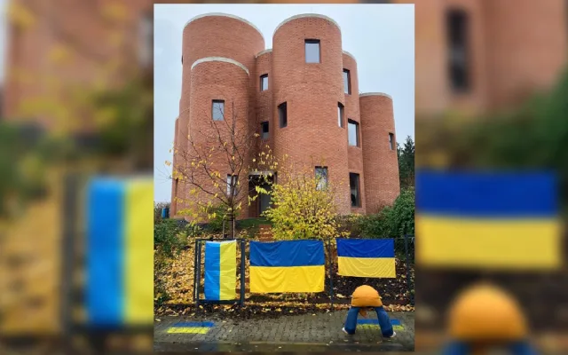 Veřejné WC a centrum podpory Ukrajiny. Okamurova vila je opět terčem, teď na mapě