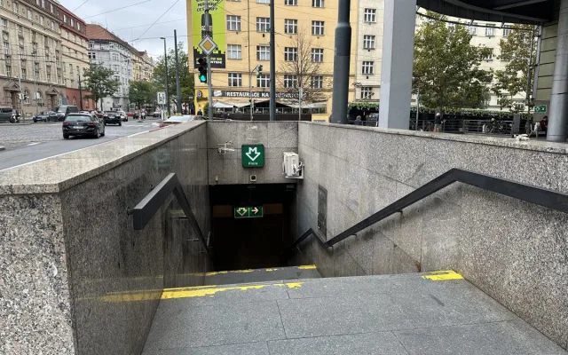 Stanice Flora se na deset měsíců uzavírá, čeká ji obnova a výměna sovětských eskalátorů