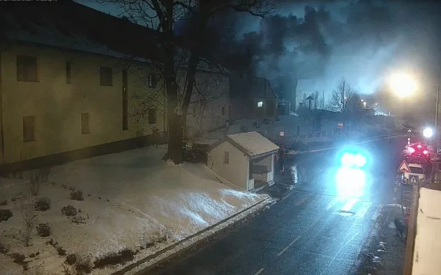 V Přední kopanině hoří dům, vyhlášen je druhý poplachový stupeň