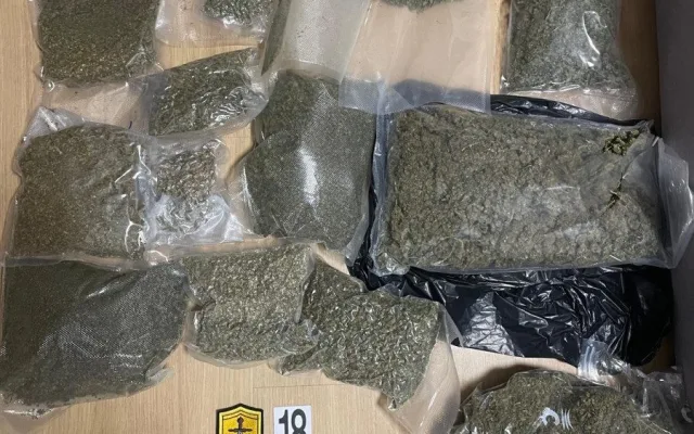 VIDEO: Gang pašoval do Prahy kokain v dortech. Dali si práci i se zdobením šlehačkou