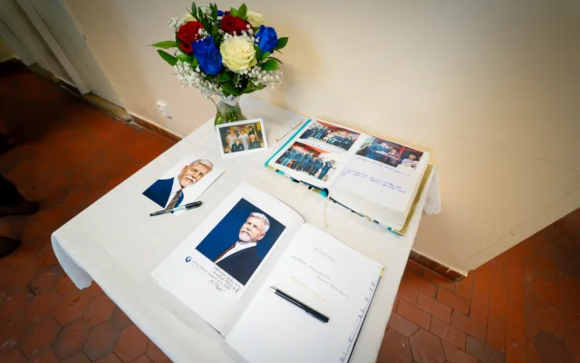 FOTO: Turnaj v přehazované a debata na tělo. Prezident Pavel se vrátil do školy