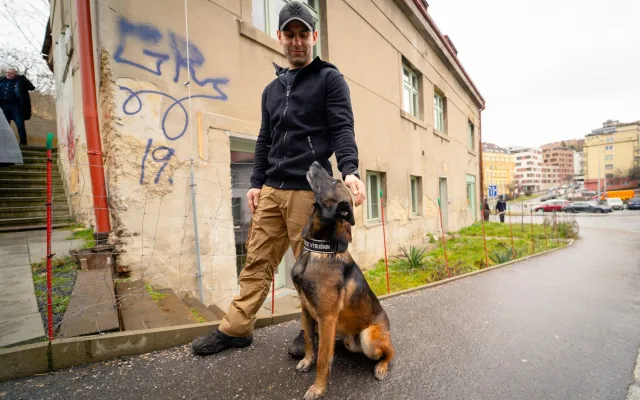 Prezidentova správná sousedská návštěva pražských Buďánek. Dostal papuče a linecké