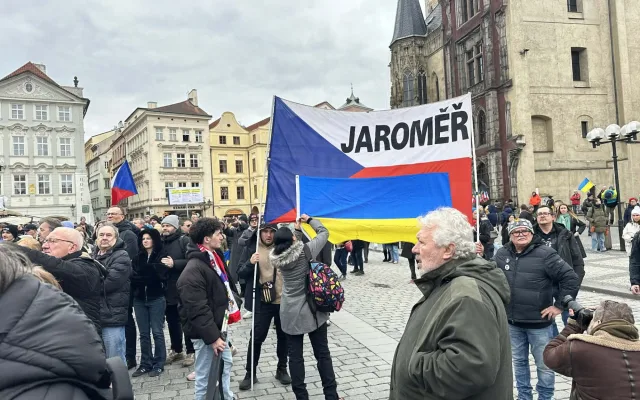 Staroměstské náměstí stojí za Ukrajinou. Shromáždění zahájil prezident Pavel