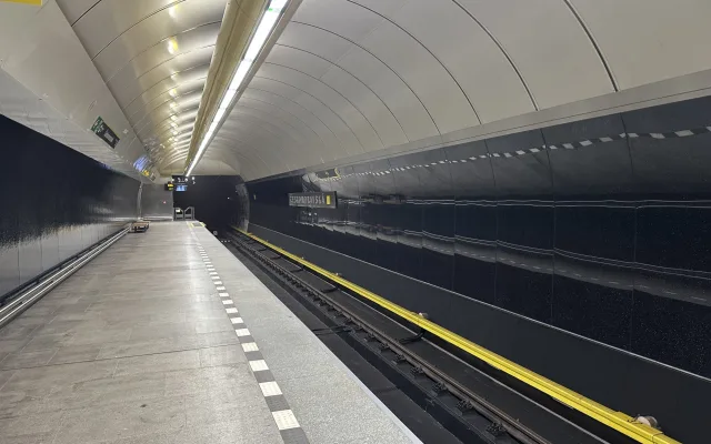 FOTO: Stanice Českomoravská prošla modernizací, přejmenovávat se nebude