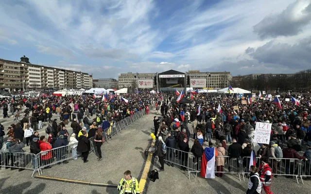 Protivládní demonstrace Milionu chvilek zaplnila Letnou, dorazily desítky tisíc lidí
