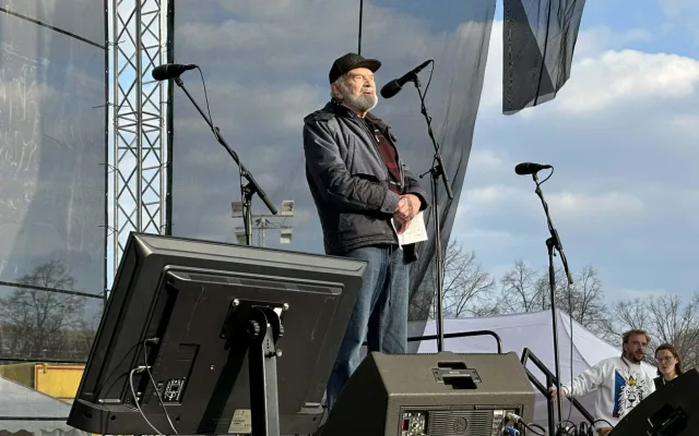 FOTO: Pryč s Burešem a vyděrači. Podívejte se, jak probíhala demonstrace na Letné