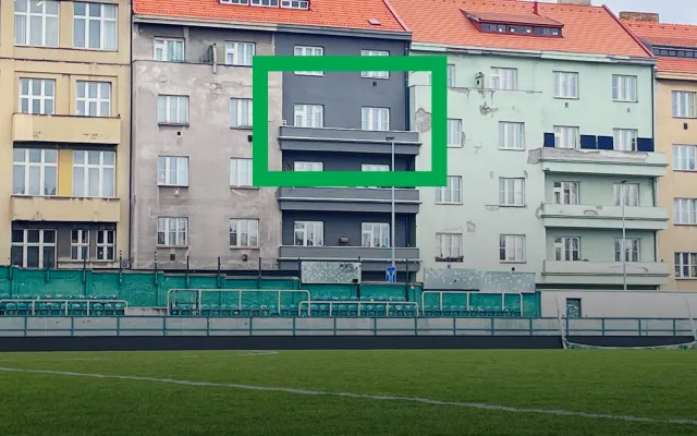 Dvoupatrová tramvaj, létající hasič, bezedná menza. S aprílem si v Praze vyhráli