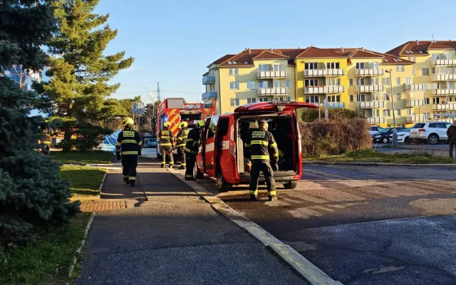 Na radnici Prahy 15 jsou po požáru škody za miliony. Vytopeno je sedm pater kanceláří