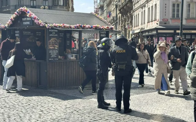 FOTO: Praha se rozdělila na dva tábory. Protestovalo se za práva žen i proti potratům