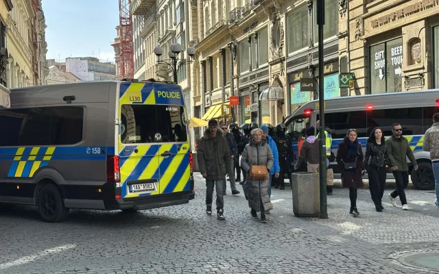 FOTO: Praha se rozdělila na dva tábory. Protestovalo se za práva žen i proti potratům