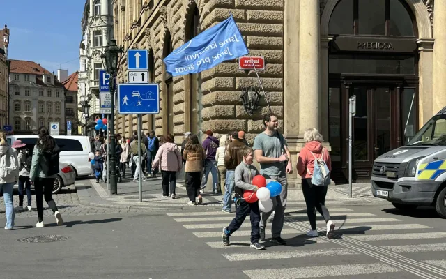 FOTO: Praha se rozdělila na dva tábory. Protestovalo se za práva žen i proti potratům
