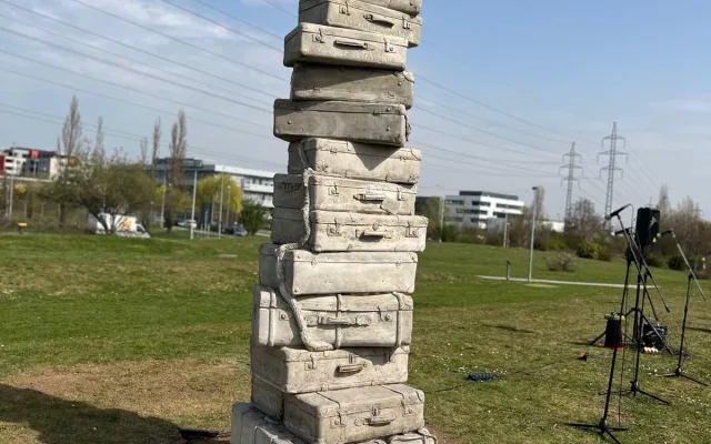 V parku na Jižním Městě odhalili památník místním obětem holokaustu