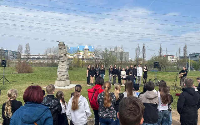 V parku na Jižním Městě odhalili památník místním obětem holokaustu
