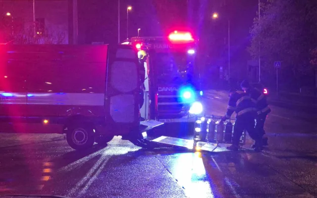 Na střelnici na Černém Mostě začalo hořet, kouř zastavil provoz metra