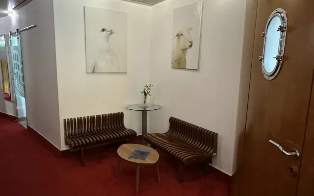 FOTO, VIDEO: Výstava připomíná 30 let Tančícího domu. Ukáže nové fotky i obří model