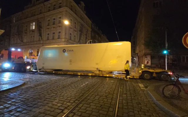 Nové vozy petřínské lanovky už instalují na trať, v provozu budou na podzim