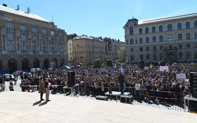 Média nedáme. Studenti vyrazili protestovat před ministerstvo kultury
