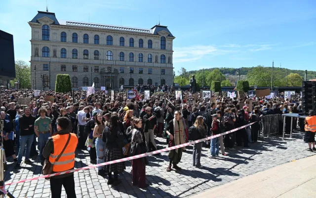 Média nedáme. Studenti vyrazili protestovat před ministerstvo kultury