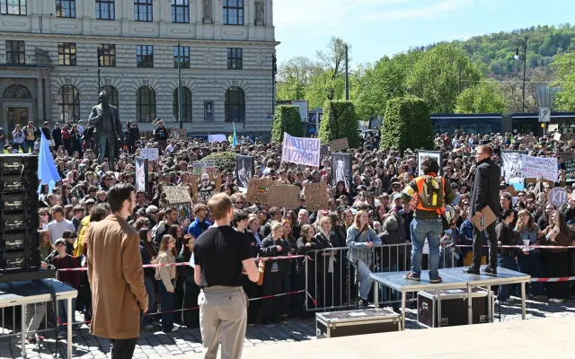 Média nedáme. Studenti vyrazili protestovat před ministerstvo kultury