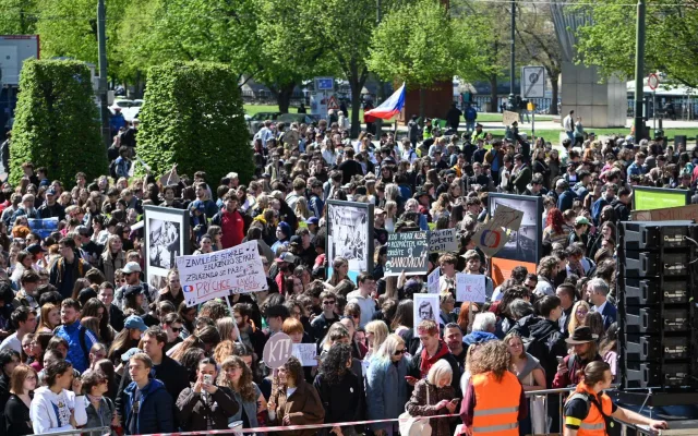 Média nedáme. Studenti vyrazili protestovat před ministerstvo kultury