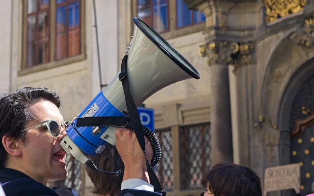 OBRAZEM: Nespokojení studenti, Hřib proti Ševčíkovi. Akce na podporu médií přilákala stovky lidí