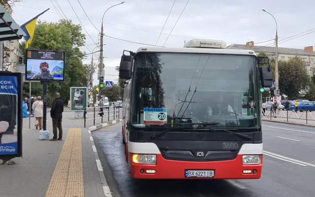 Na Ukrajinu míří osm pražských autobusů, převážet budou obyvatele nebo materiál