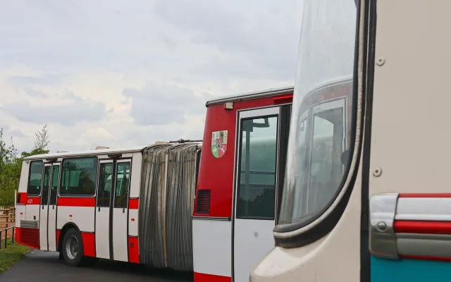 FOTO: Autobusový den PID na Letné přilákal fanoušky historických i moderních autobusů