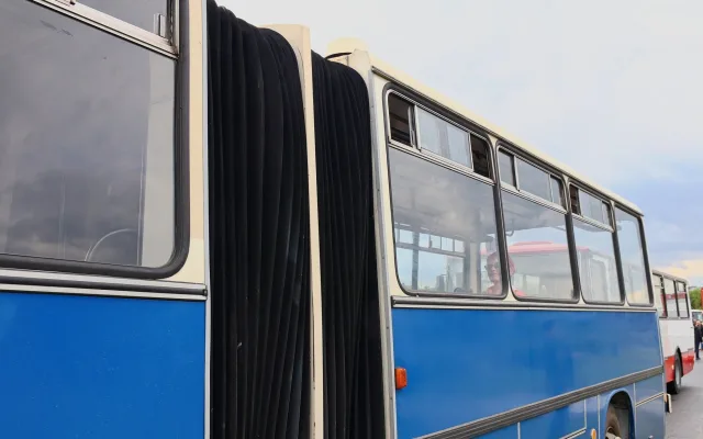 FOTO: Autobusový den PID na Letné přilákal fanoušky historických i moderních autobusů