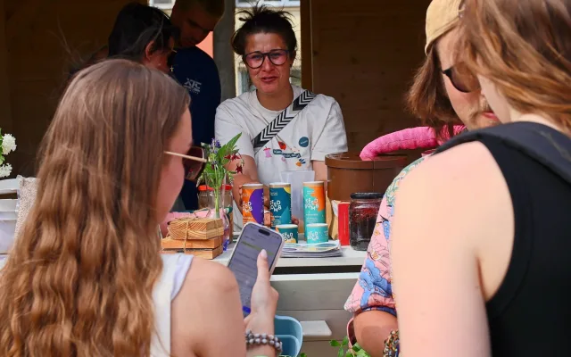 Moderní kompostéry i práce pro lidi se schizofrenií. Festival Pěstuj město ukázal, jak udržitelná řešení předbíhají současnou legislativu