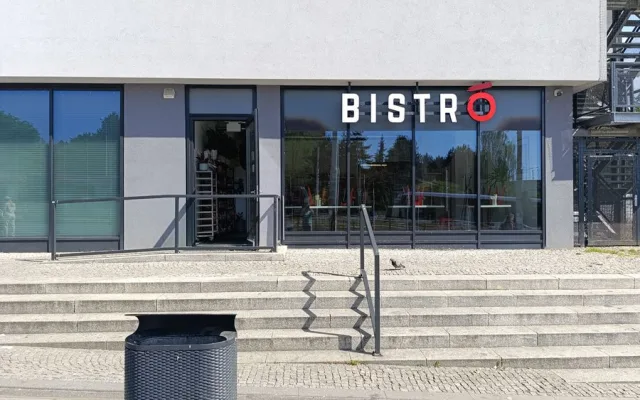 Myší trus i kouření v kuchyni. Bistro v Řepích museli zavřít inspektoři